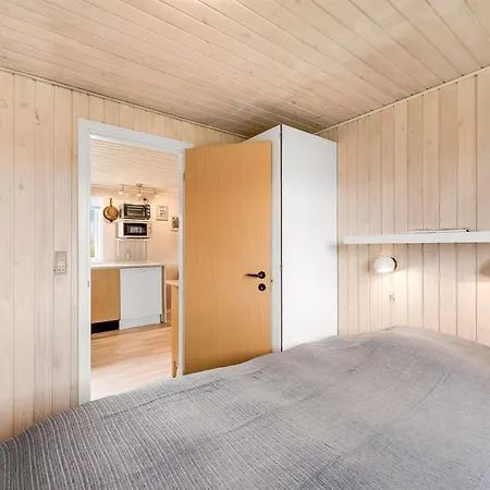 Nyaraló Hoghni - 850m To The Fjord By Interhome