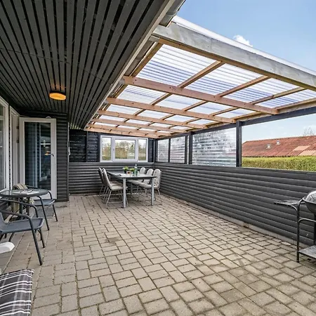 Hoghni - 850m To The Fjord By Interhome